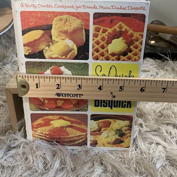 Vintage 1967 General Mills Betty
Crocker So Quick With New
Bisquick Recipe Book - Picture 16 of 17